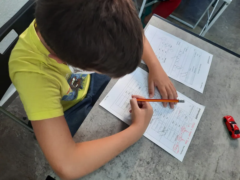 Παιδιά που εργάζονται σε Φύλλα ΕΜπειρίας projectmath