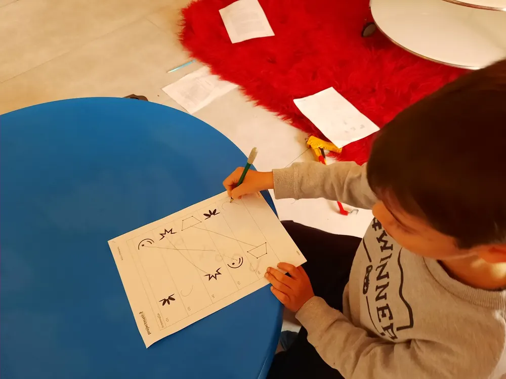 Παιδιά που εργάζονται σε Φύλλα ΕΜπειρίας projectmath